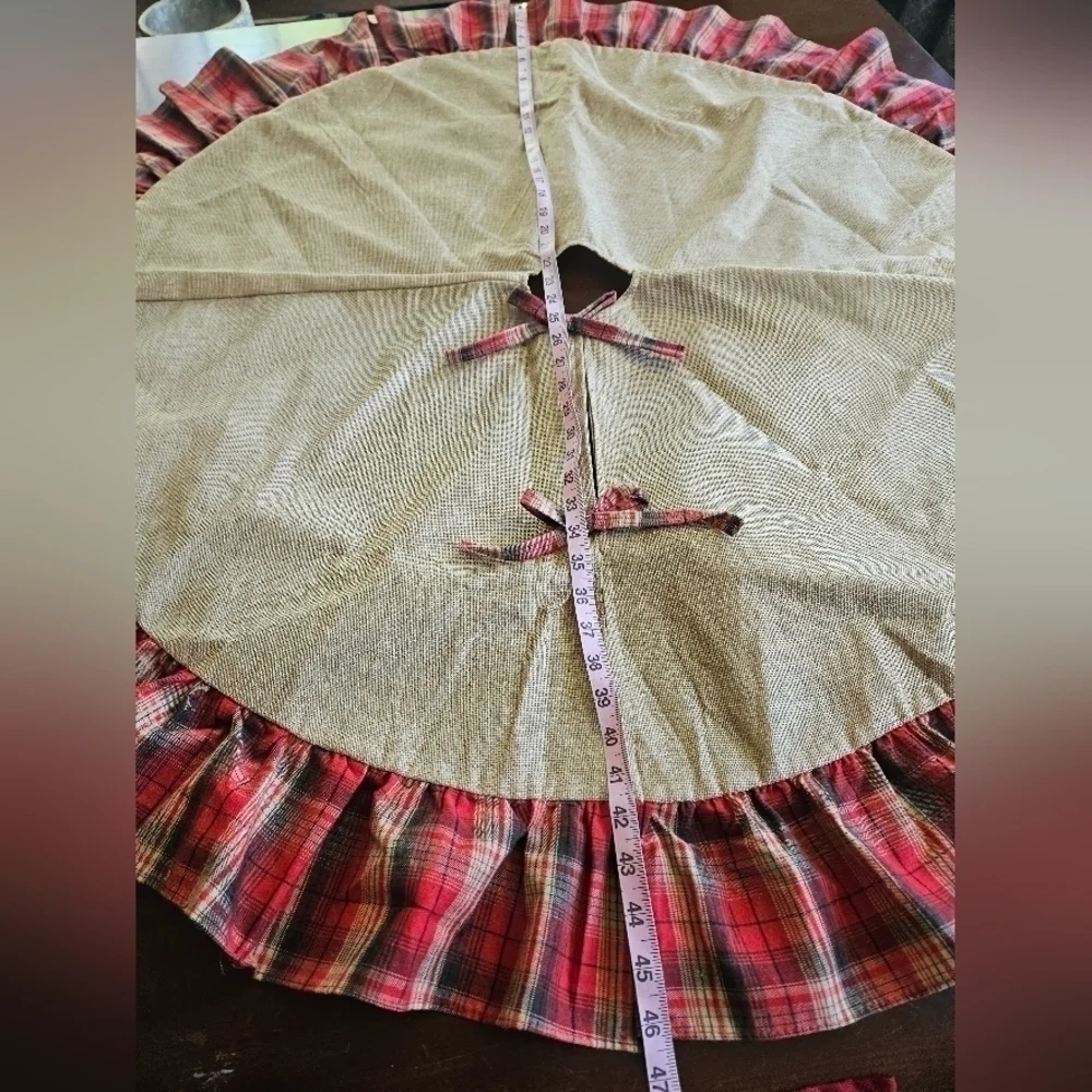 Tree skirt